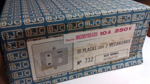 Caja de diez placas con 2 mecanismos