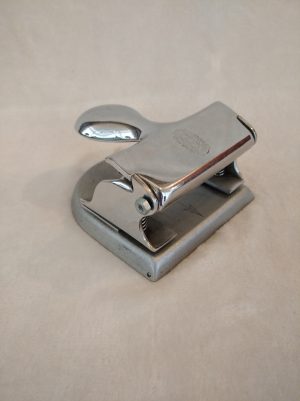 Perforadora de papel El Casco