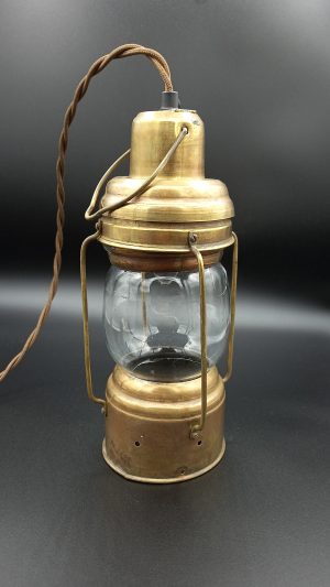 Quinqué eléctrico de latón