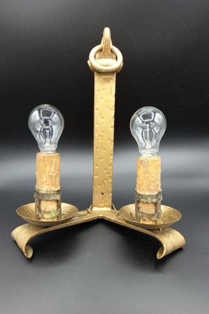 Aplique de forja de doble brazo