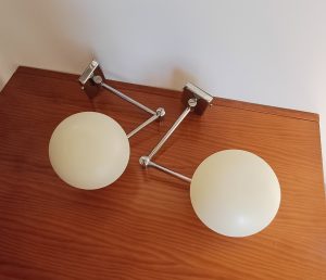 Pareja de apliques articulados