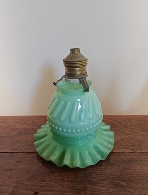 Tulipa antigua de cristal opalino verde