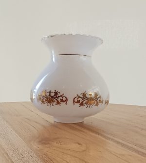 Tulipa antigua de opalina blanca