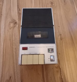 Magnetófono Sanyo M880